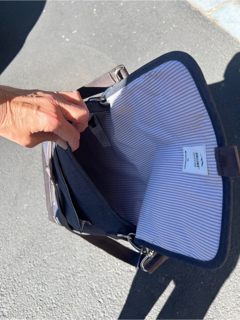 Brenthaven Collins Vertical Messenger Bag,  Indigo chambray, like new - Picture 8 of 14